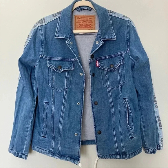 NWOT Levi’s Track Coach’s Trucker  Denim Jacket - Picture 3 of 10